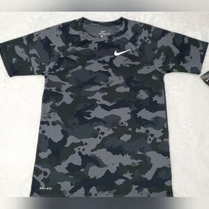 🔷️Nike CAMO Athletic Cut Dri-fit Shirt🔷️
